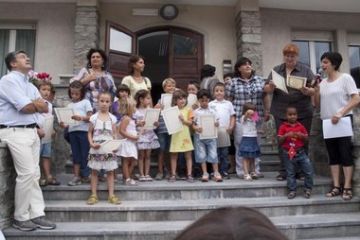 Festa inizio anno scolastico 2011- 2012<br>uscita dei bambini dalla scuola dell'infanzia