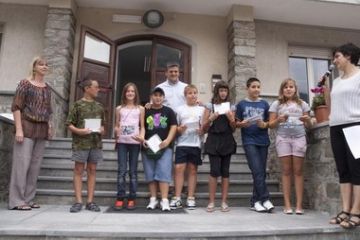 Saluto agli alunni che passano alla scuola secondaria<br>Festa di inizio anno scolastico 2011-2012