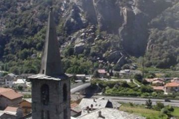 Angoli di paese- Campanile e Chiesa parrocchiale - vista dall'alto